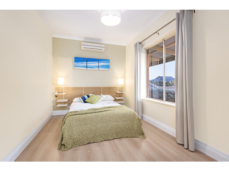 2 Vince Court, Wandina WA 6530