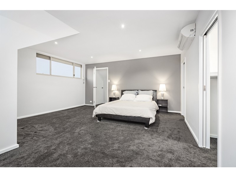 2 Vince Court, Wandina WA 6530