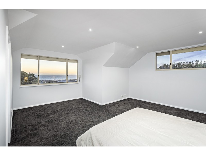 2 Vince Court, Wandina WA 6530