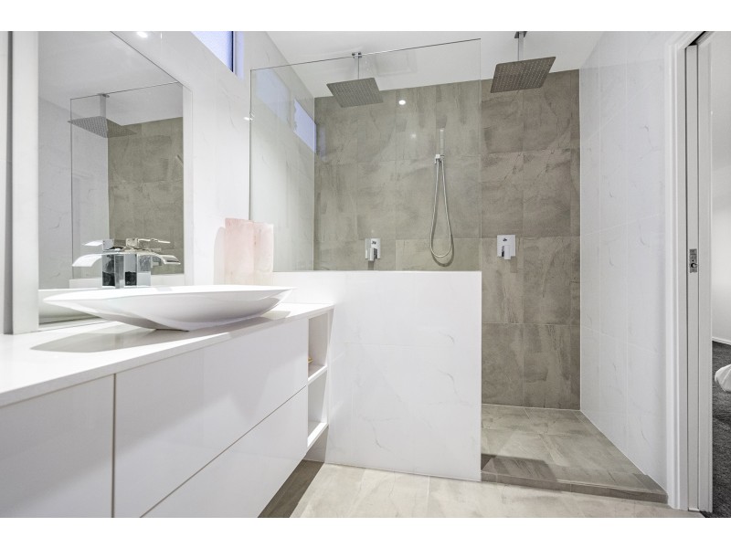 2 Vince Court, Wandina WA 6530