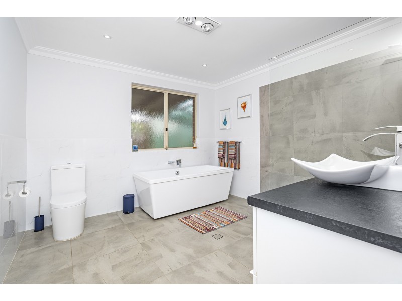 2 Vince Court, Wandina WA 6530