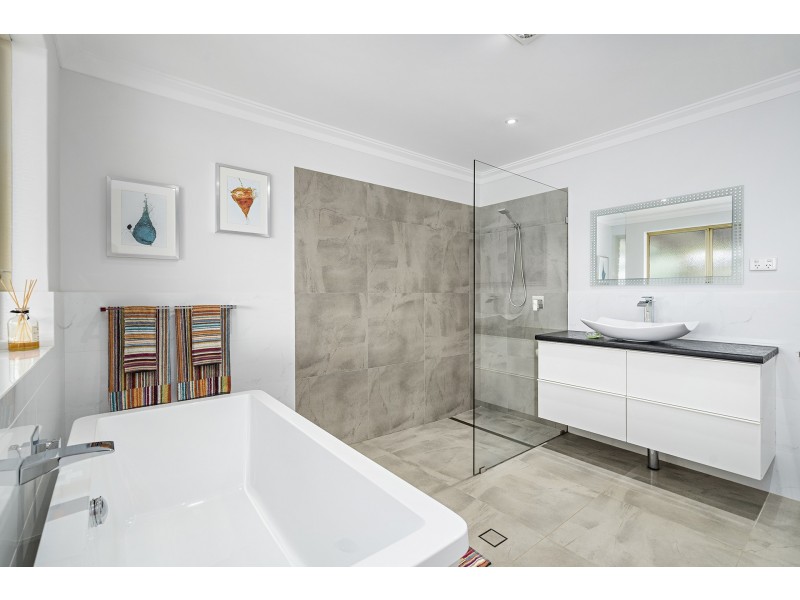 2 Vince Court, Wandina WA 6530