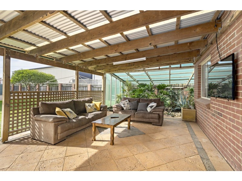 2 Vince Court, Wandina WA 6530