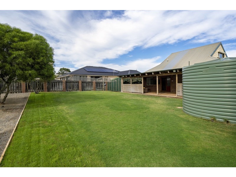 2 Vince Court, Wandina WA 6530