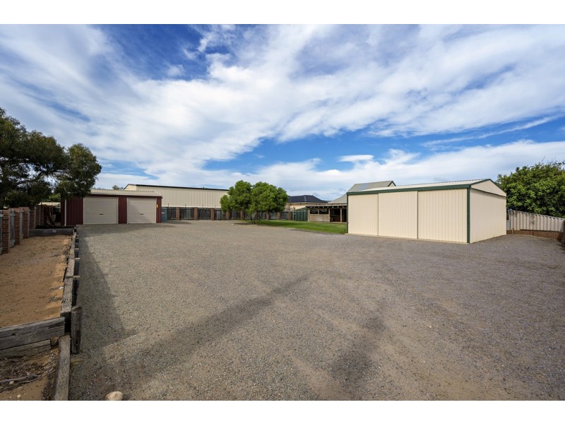 2 Vince Court, Wandina WA 6530