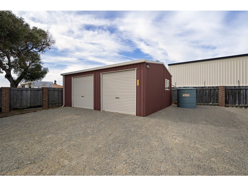 2 Vince Court, Wandina WA 6530