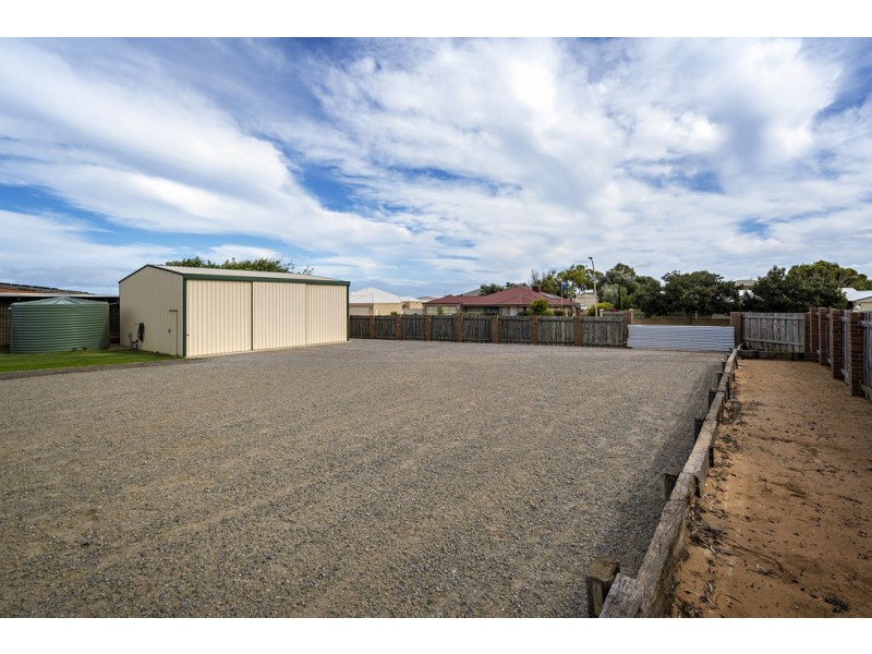 2 Vince Court, Wandina WA 6530
