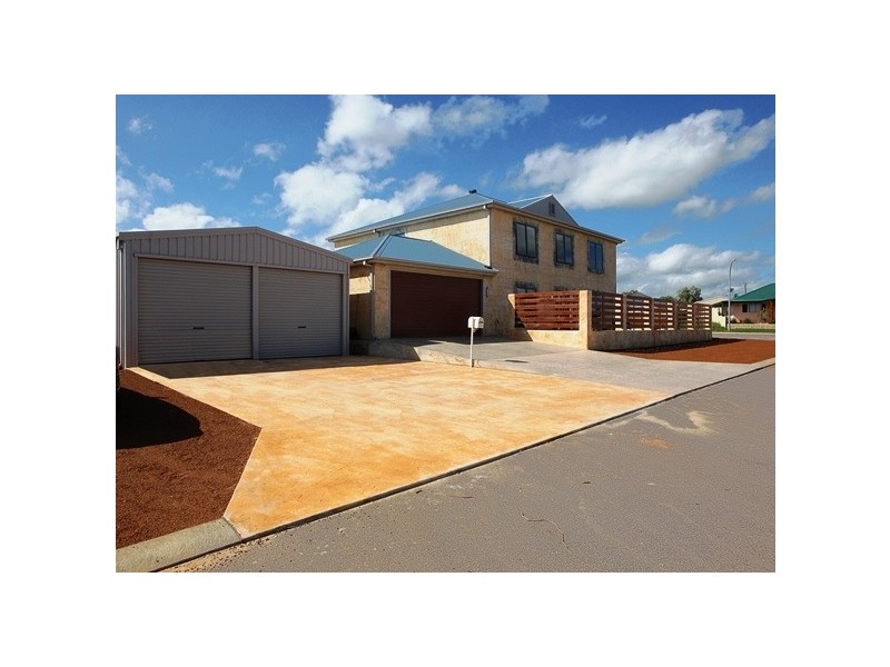 2 Pead Fairway, Waggrakine WA 6530