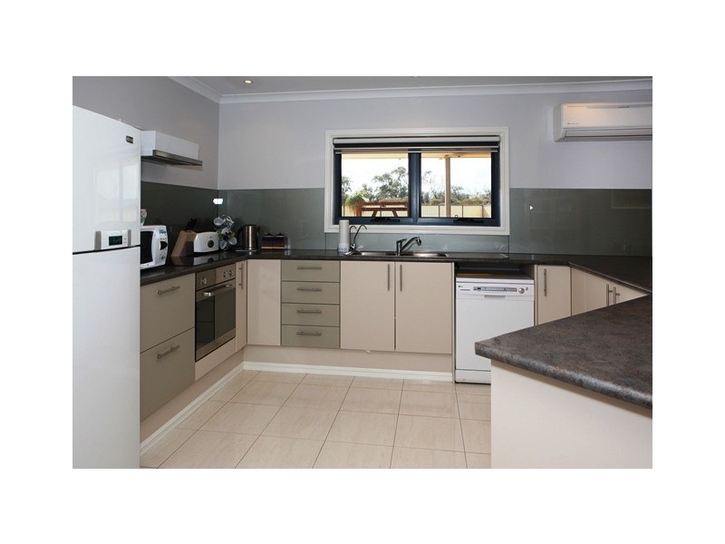 2 Pead Fairway, Waggrakine WA 6530