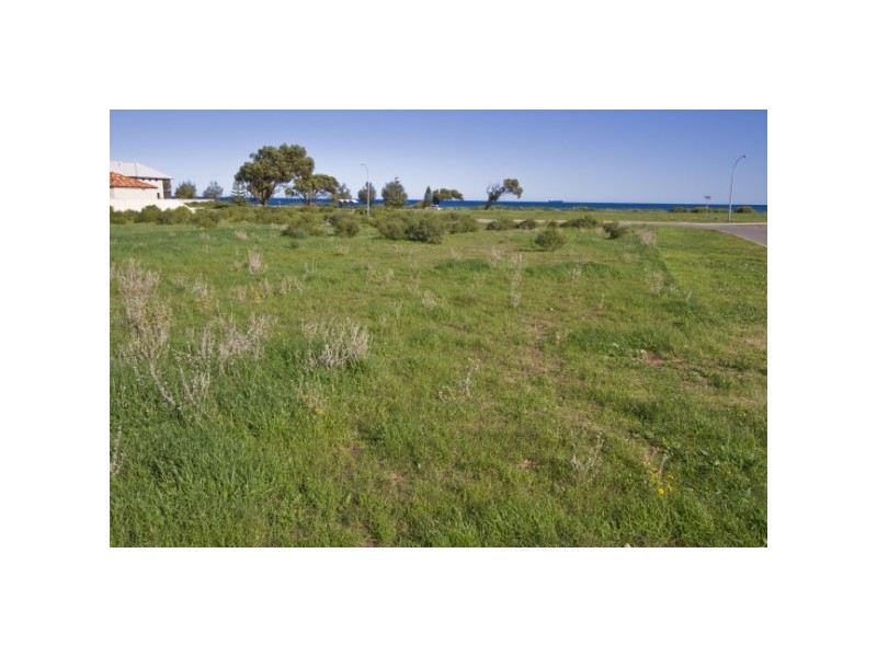 12 Wavecrest Circle, Drummond Cove WA 6532