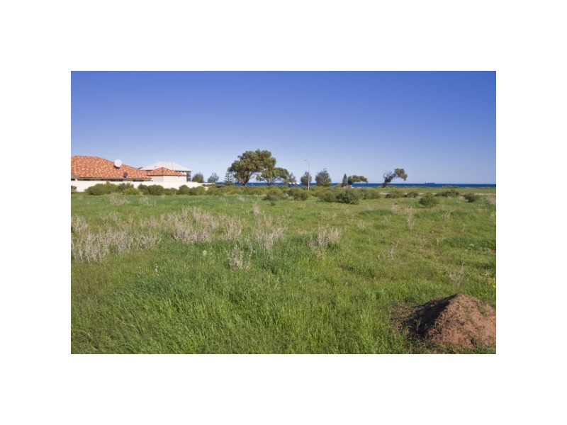 12 Wavecrest Circle, Drummond Cove WA 6532