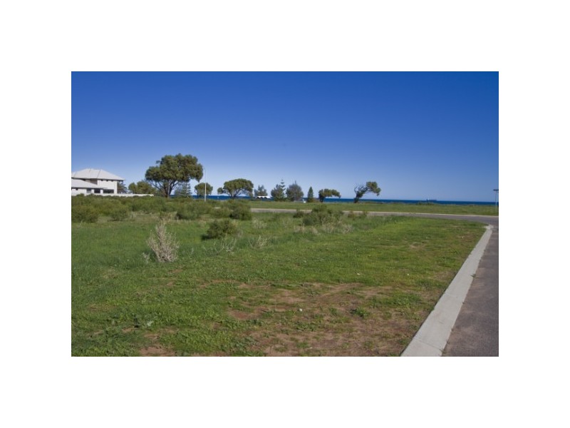 12 Wavecrest Circle, Drummond Cove WA 6532