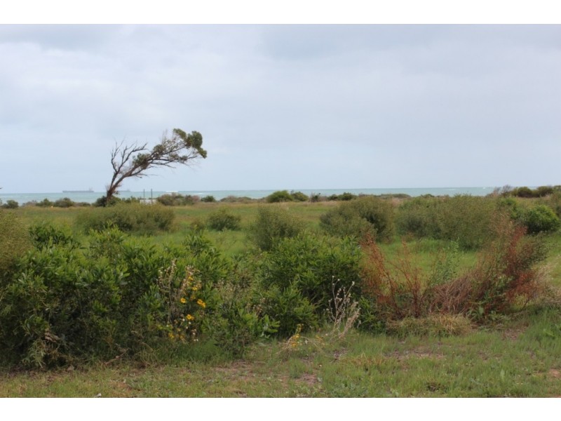 10 Wavecrest Circle, Drummond Cove WA 6532