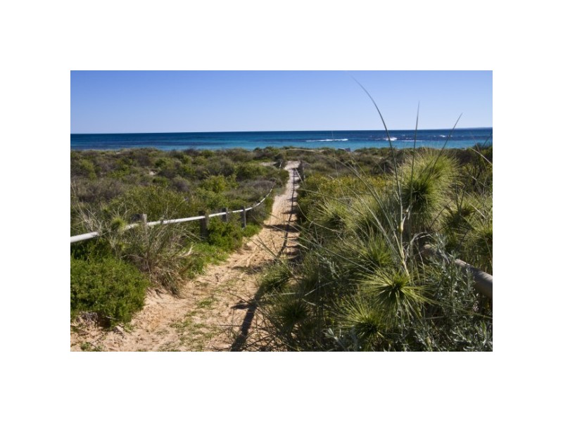 16 Lugger Outlook, Glenfield WA 6532