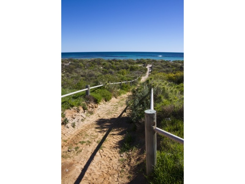 21 Topsail Street, Drummond Cove WA 6532