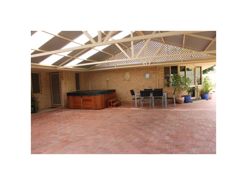 4 Kultown Drive, Waggrakine WA 6530