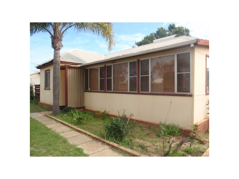 219 Third Street, Wonthella WA 6530