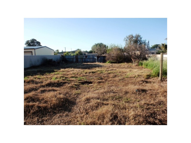 221 Second Street, Wonthella WA 6530