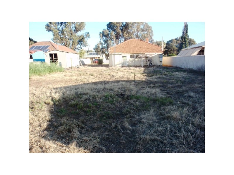 221 Second Street, Wonthella WA 6530