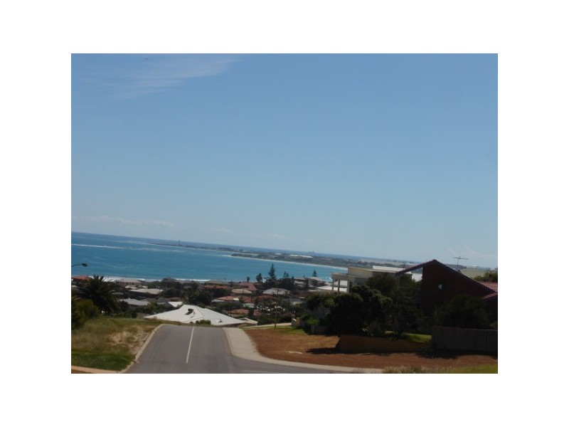 Villa 4 Derna Parade, Wandina WA 6530