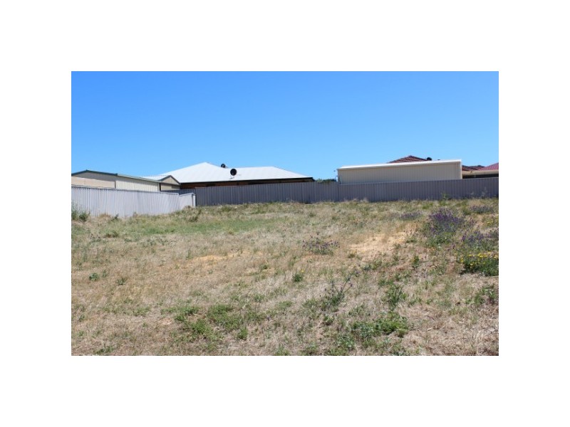 17 Hillview Drive, Drummond Cove WA 6532