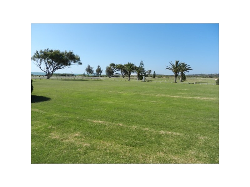 5 Estuary Way, Drummond Cove WA 6532