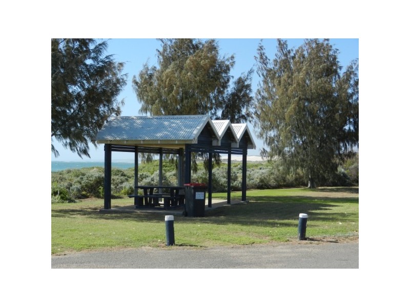 5 Estuary Way, Drummond Cove WA 6532