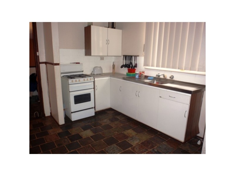 11 Whitfield Street, Beachlands WA 6530