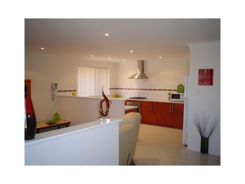 2/237 Seventh Street, Wonthella WA 6530