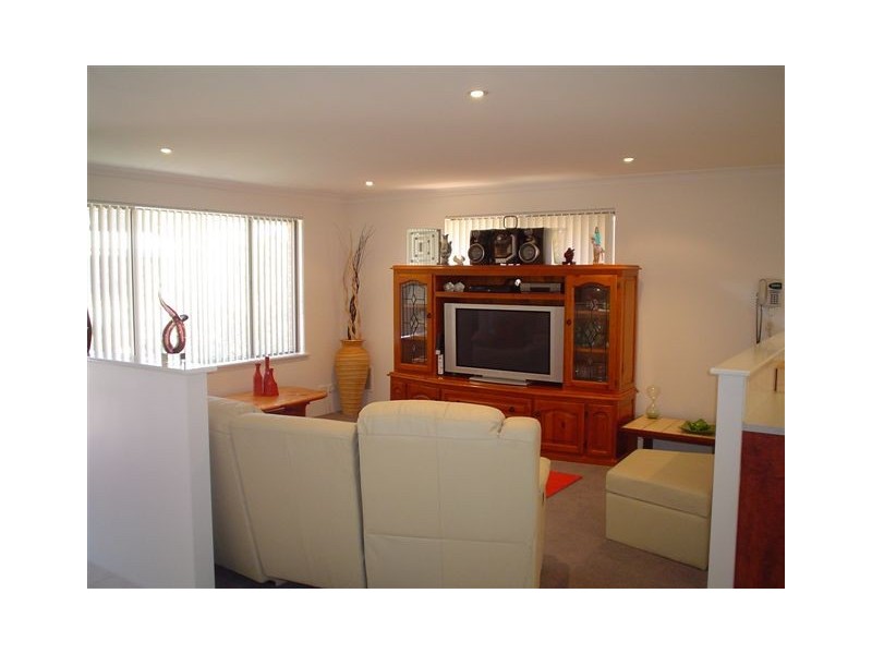 2/237 Seventh Street, Wonthella WA 6530