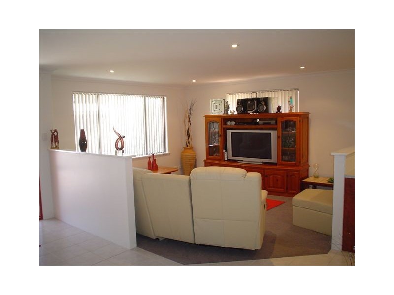 2/237 Seventh Street, Wonthella WA 6530