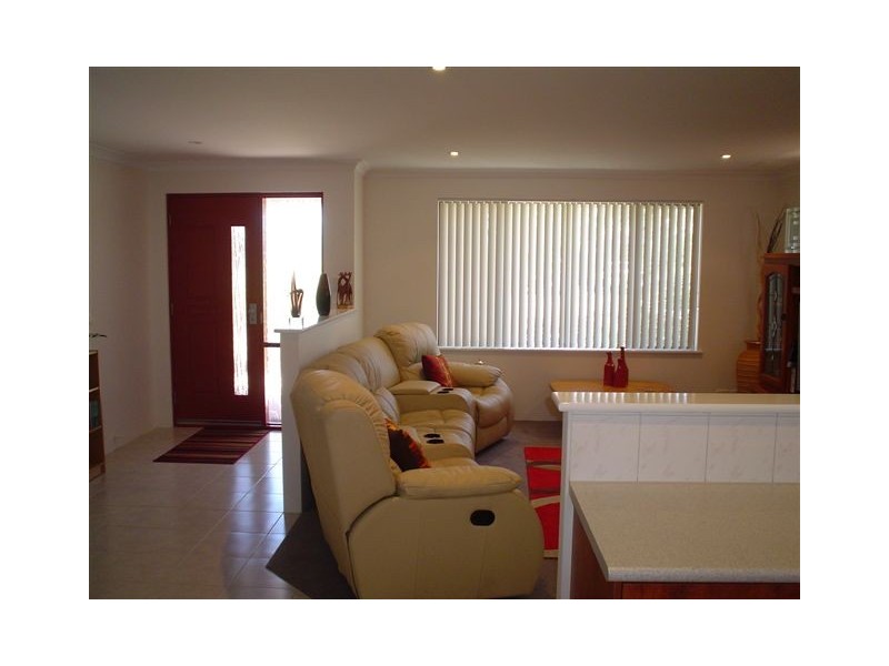 2/237 Seventh Street, Wonthella WA 6530