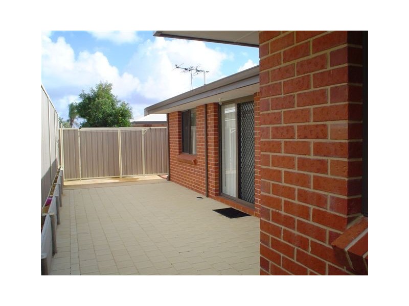 2/237 Seventh Street, Wonthella WA 6530