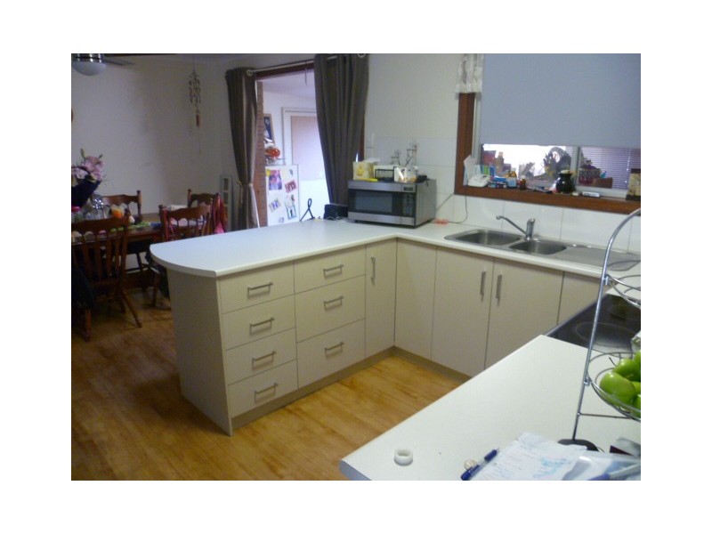 6 Grevillia Street, Utakarra WA 6530