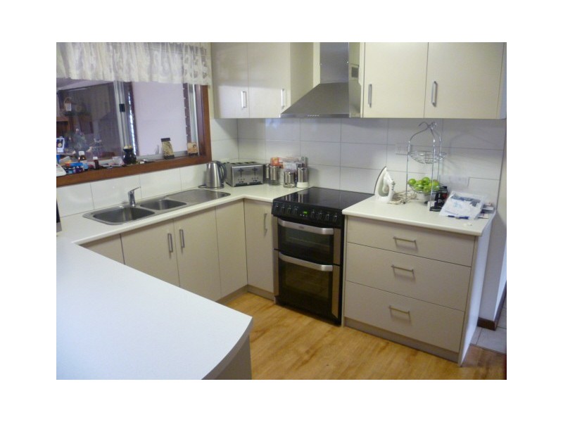 6 Grevillia Street, Utakarra WA 6530