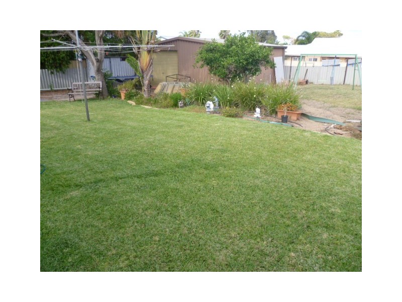 6 Grevillia Street, Utakarra WA 6530