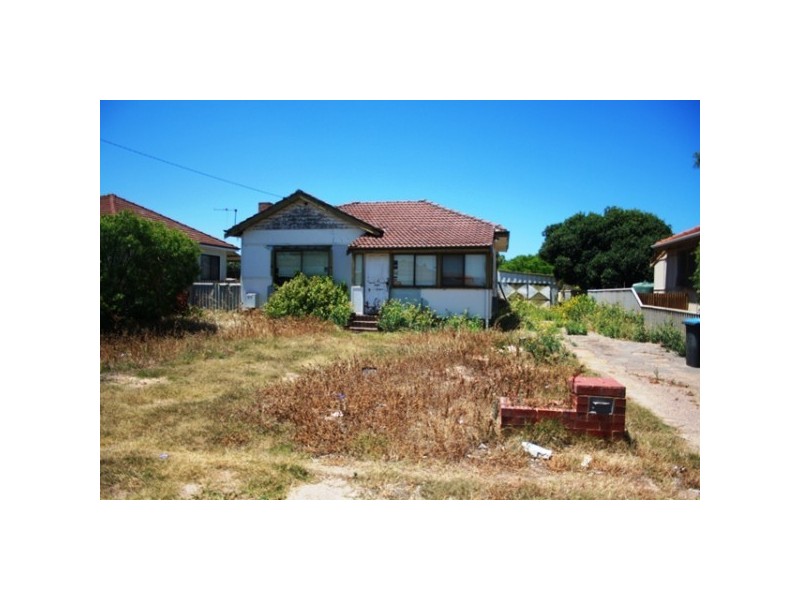 30 Whitfield Street, Beachlands WA 6530