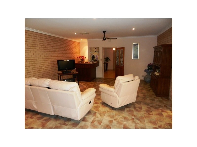 25 Chapman Valley Road, Glenfield WA 6532