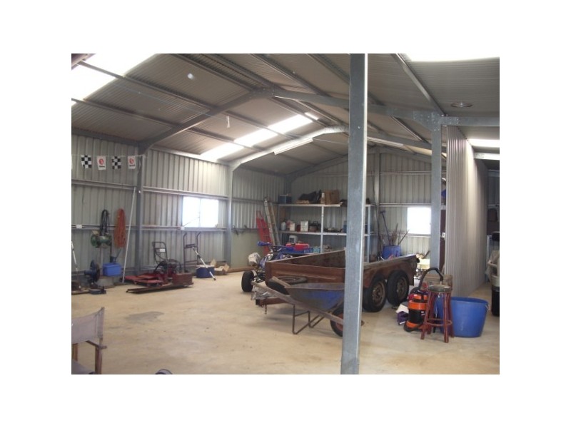 4 Meadow Lane, Walkaway WA 6528