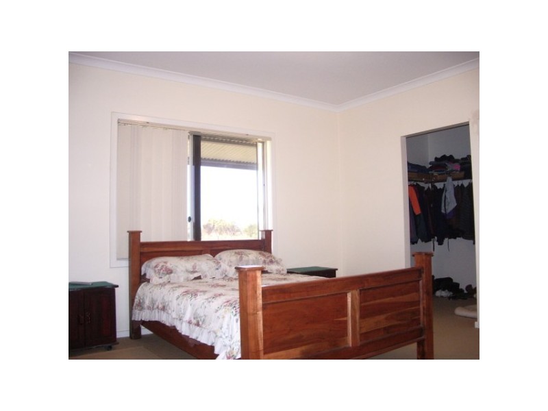 4 Meadow Lane, Walkaway WA 6528