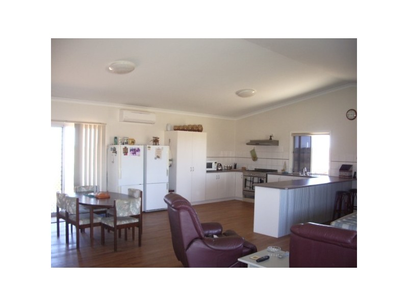 4 Meadow Lane, Walkaway WA 6528