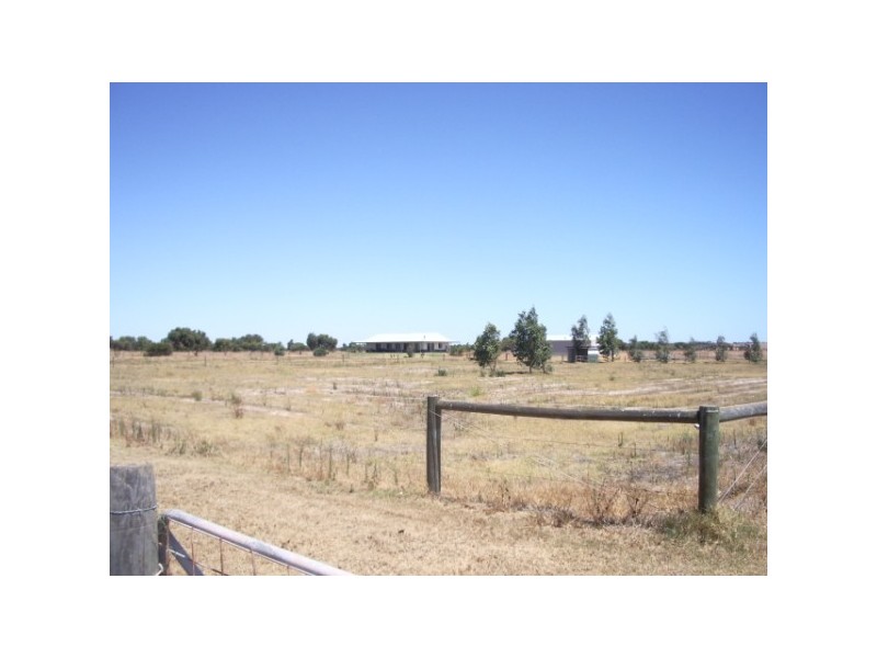 4 Meadow Lane, Walkaway WA 6528