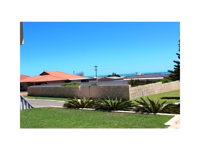 5 Dante Tarn, Wandina WA 6530