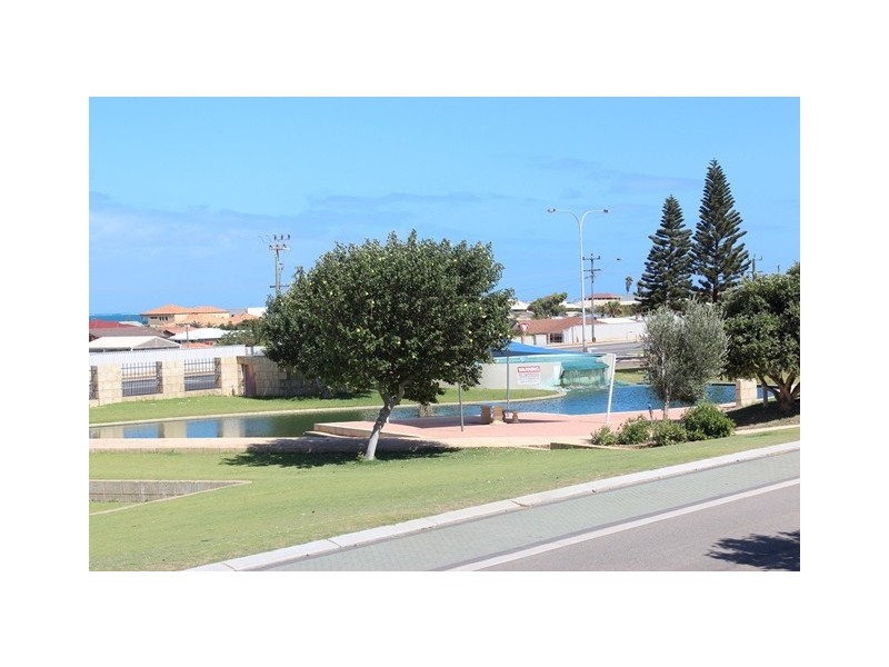 5 Dante Tarn, Wandina WA 6530