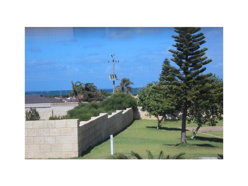 5 Dante Tarn, Wandina WA 6530