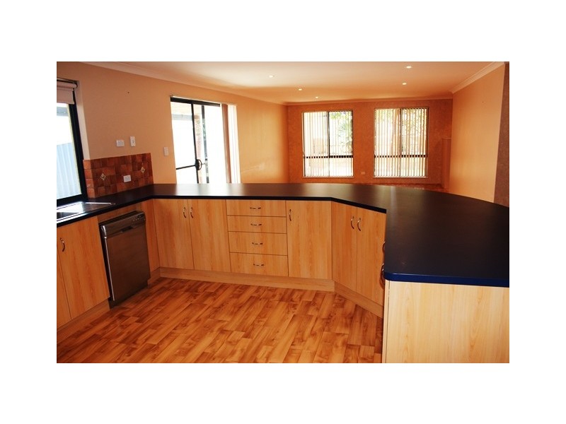 5 Dante Tarn, Wandina WA 6530