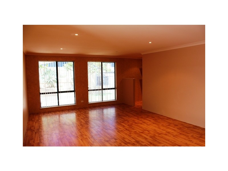 5 Dante Tarn, Wandina WA 6530