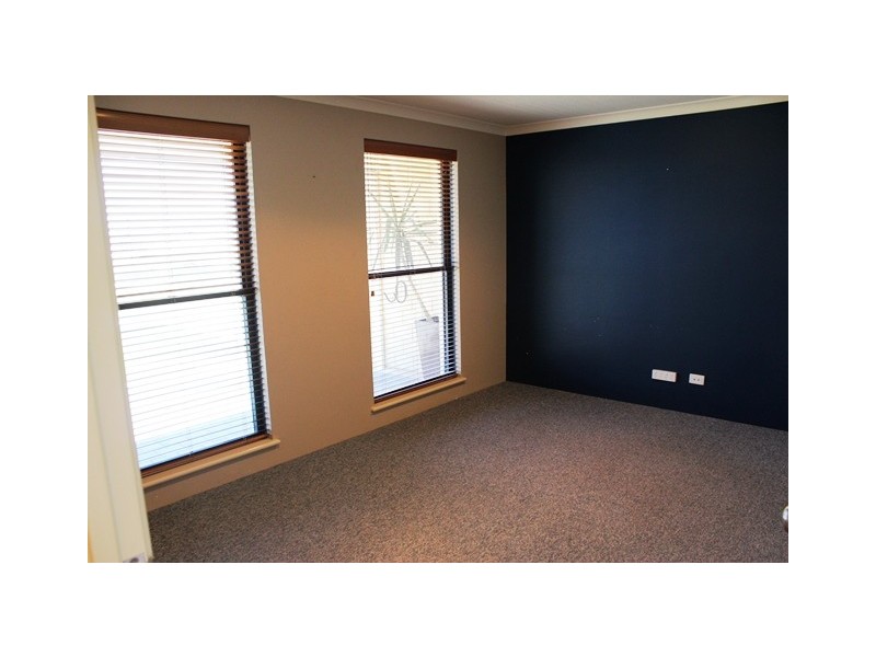 5 Dante Tarn, Wandina WA 6530