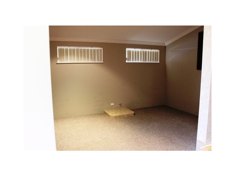 5 Dante Tarn, Wandina WA 6530