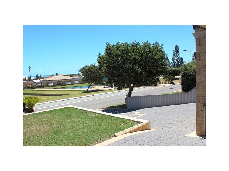 5 Dante Tarn, Wandina WA 6530